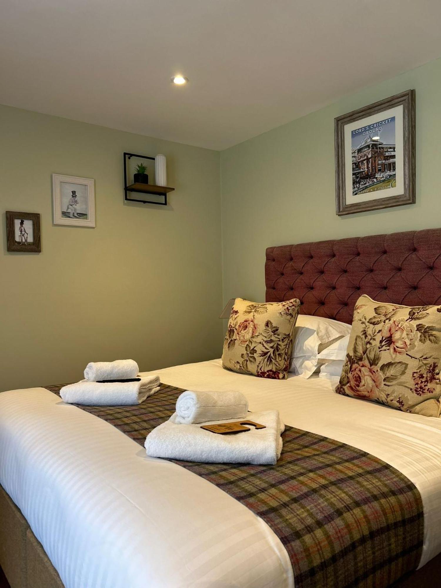 The Thomas Lord Hotel West Meon Exterior foto